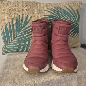Kizik Women's Burgundy Quilted Ankle Booties Sz 7
